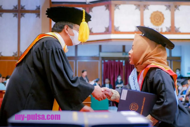Pria Lulus S3 Kuliah Di Usia 25 Tahun Berkat Metode Belajar Anti Mainstream